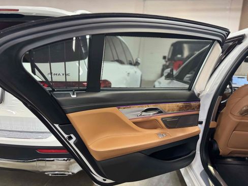 Used 2018 BMW 740e xDrive AWD/4WD image 37