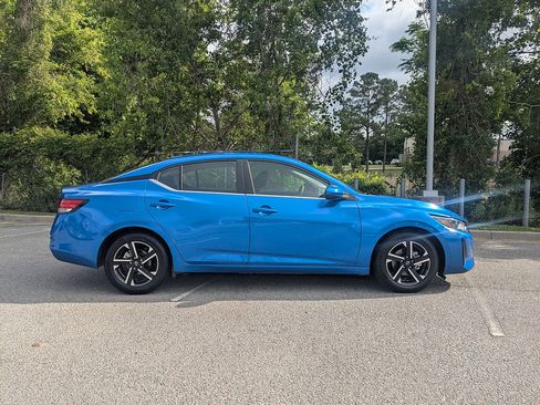 Used 2024 Nissan Sentra SV FWD image 2
