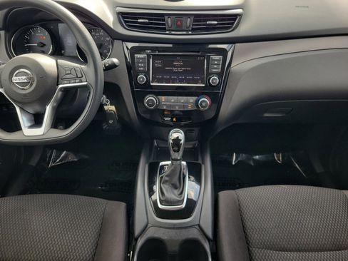 Used 2020 Nissan Rogue Sport S image 16