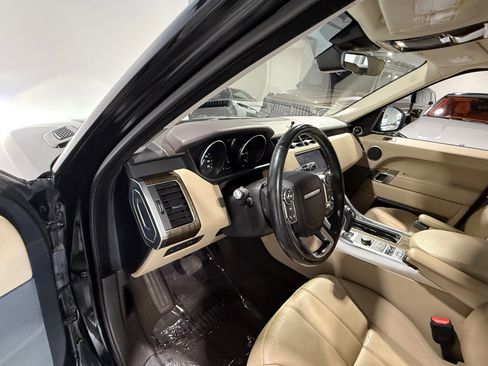 Used 2017 Land Rover Range Rover Sport SE image 19