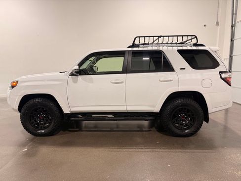 Used 2023 Toyota 4Runner SR5 Premium w/ Moonroof Package AWD/4WD image 8