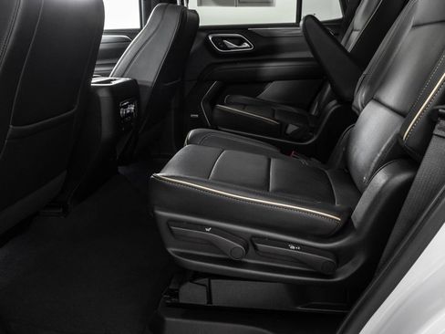 Used 2023 GMC Yukon SLT w/ SLT Luxury Package AWD/4WD image 35