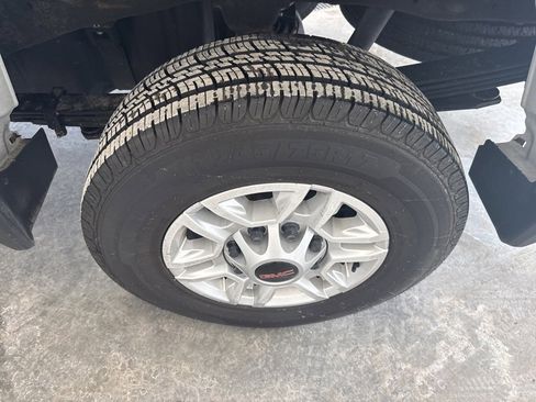 Used 2024 GMC Sierra 2500 SLE w/ SLE Convenience Package image 19