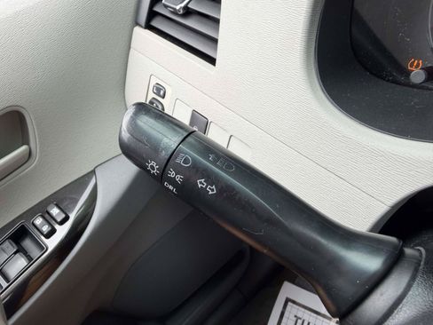 Used 2012 Toyota Sienna LE FWD image 26