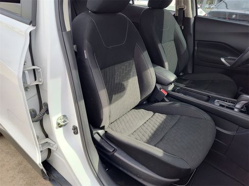 Used 2023 Nissan Kicks SV image 30