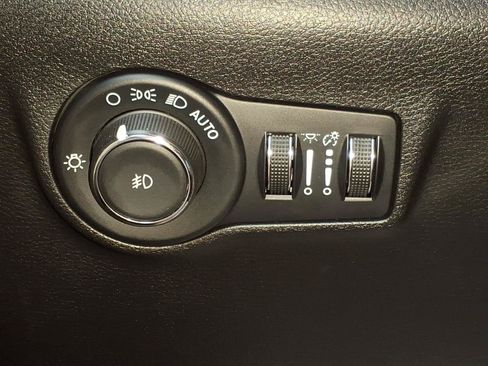Used 2025 Jeep Compass Limited AWD/4WD image 16