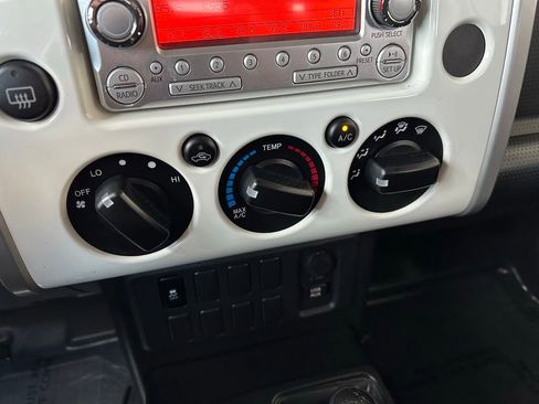 Used 2014 Toyota FJ Cruiser 4WD w/ Convenience Package image 19