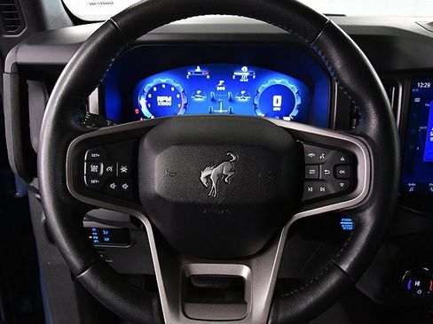 Used 2025 Ford Bronco Badlands image 18