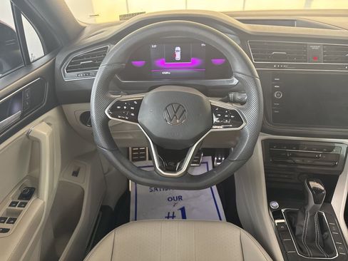 Used 2022 Volkswagen Tiguan SE R-Line image 11