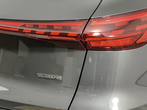 Used 2025 Audi Q5 Premium w/ Convenience Package image 26