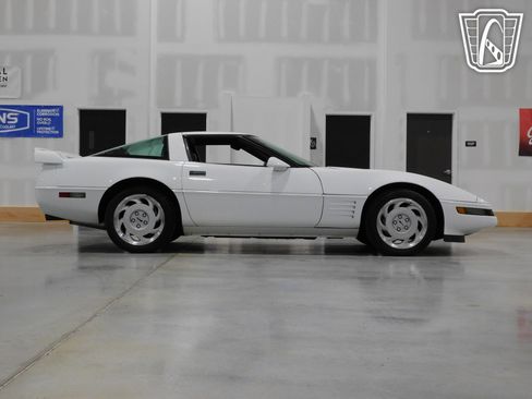 Used 1992 Chevrolet Corvette Coupe RWD image 25