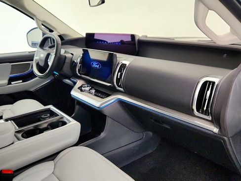 Used 2025 Ford Expedition Platinum AWD/4WD image 26