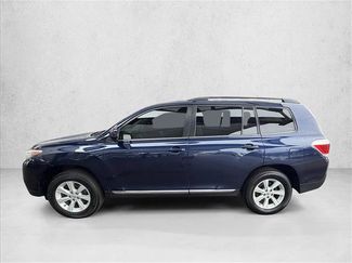 Used 2013 Toyota Highlander FWD w/ Cold Weather Pkg video 2