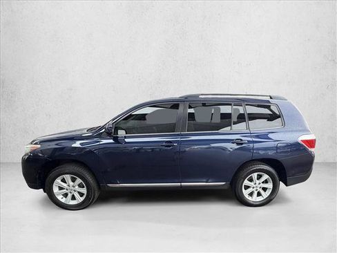 Used 2013 Toyota Highlander FWD w/ Cold Weather Pkg image 2