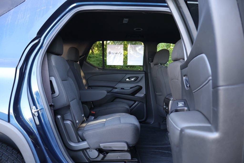 Certified 2023 Chevrolet Traverse LT FWD image 48