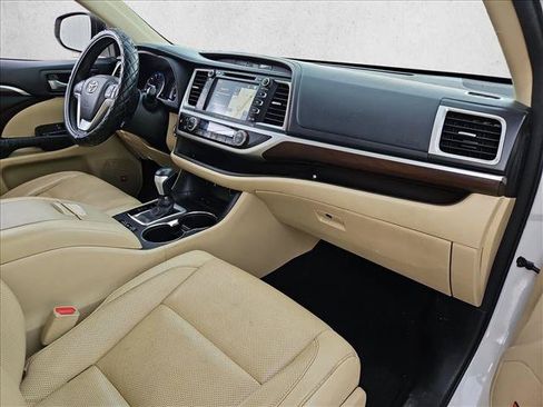 Used 2016 Toyota Highlander Limited FWD image 23