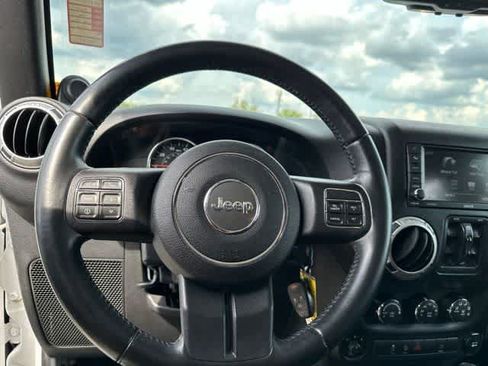 Used 2014 Jeep Wrangler Unlimited Sahara w/ Connectivity Group AWD/4WD image 7