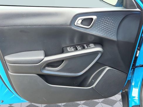 Used 2025 Kia Soul EX image 10
