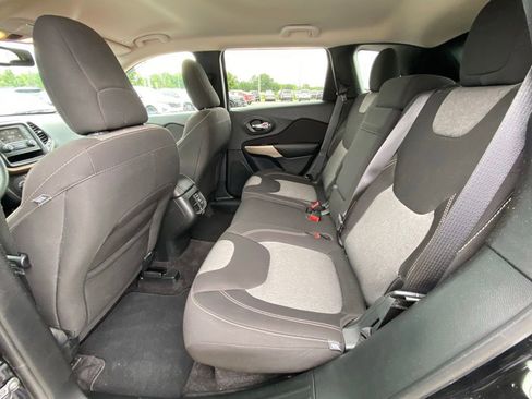 Used 2018 Jeep Cherokee Latitude FWD image 20