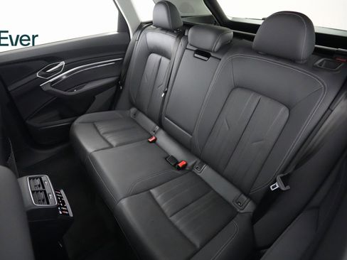 Used 2024 Audi Q8 e-tron Premium Plus w/ Premium Plus Package image 10