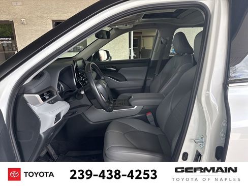 Used 2022 Toyota Highlander XLE image 16