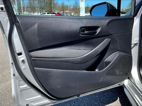 Used 2025 Toyota Corolla LE FWD image 9