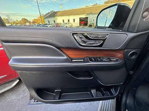 Used 2019 Lincoln Navigator Reserve image 20