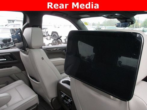 Used 2025 GMC Yukon Elevation w/ Elevation Premium Package image 16