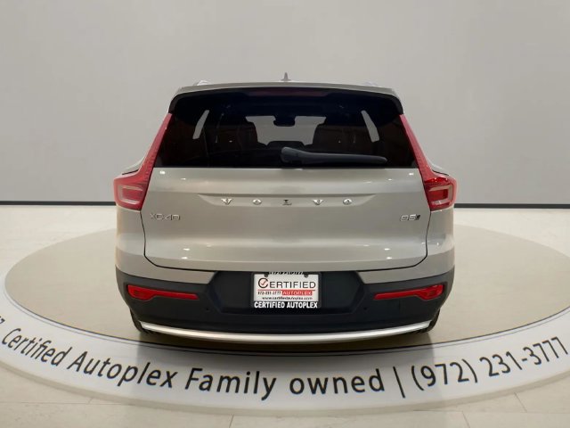 Used 2025 Volvo XC40 B5 Plus AWD/4WD image 4