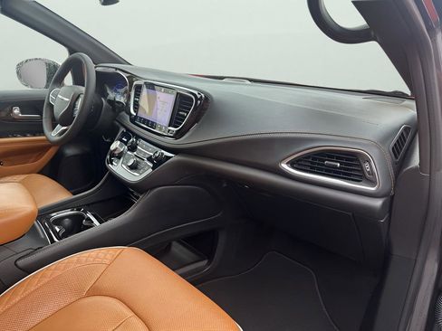 Used 2023 Chrysler Pacifica Pinnacle image 14