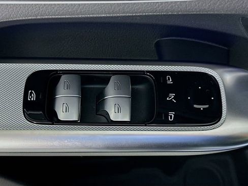 Used 2026 Mercedes-Benz GLC 300 image 18