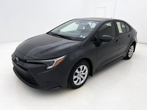 Used 2024 Toyota Corolla LE image 4