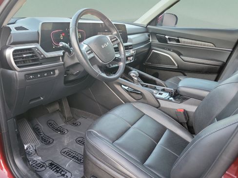 Used 2024 Kia Telluride EX w/ EX Captain's Chair Package AWD/4WD image 16