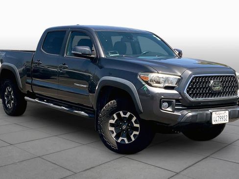 Used 2018 Toyota Tacoma TRD Off-Road AWD/4WD image 2