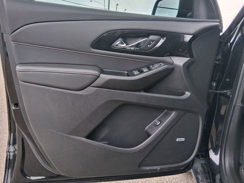 Used 2022 Chevrolet Traverse RS FWD image 17