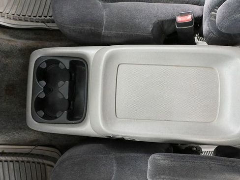 Used 2002 Chevrolet Suburban LS image 28