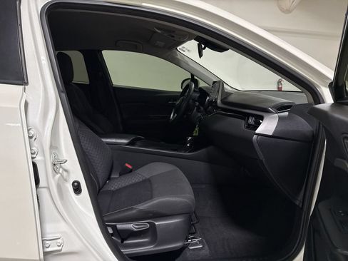 Used 2020 Toyota C-HR LE FWD image 21