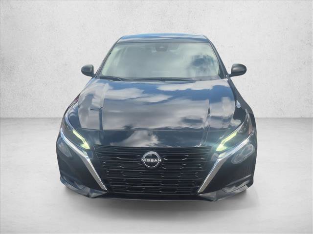 Used 2025 Nissan Altima 2.5 SV FWD image 2