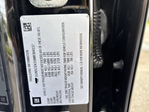 Used 2021 Chevrolet Suburban RST w/ Luxury Package RWD image 10
