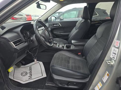 Used 2024 Mitsubishi Outlander SE Black Edition image 14