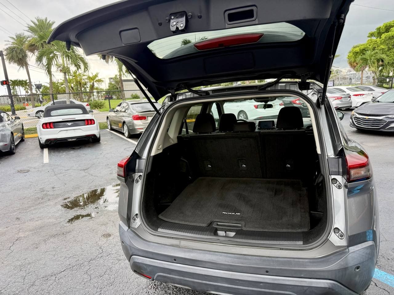 Used 2021 Nissan Rogue S FWD image 8