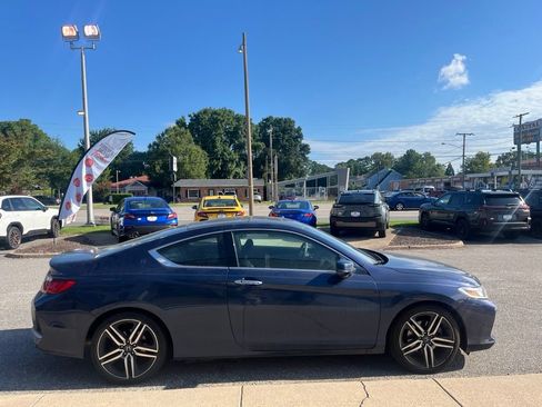 Used 2016 Honda Accord Touring image 3
