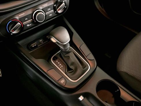 Certified 2025 Kia Soul LX w/ LX Technology Package FWD image 17