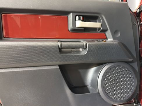 Used 2011 Toyota FJ Cruiser 2WD w/ Upgrade Pkg image 19