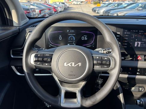 Used 2025 Kia Sportage LX FWD image 35