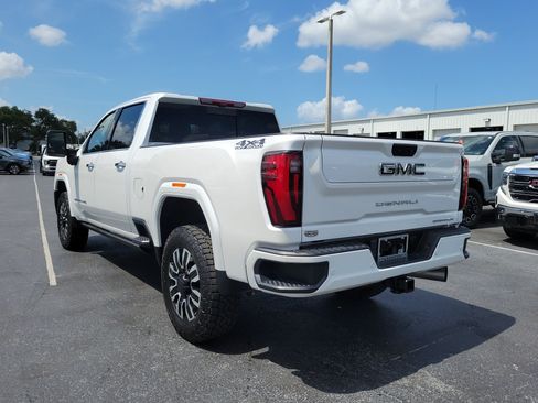 Used 2024 GMC Sierra 3500 Denali Ultimate AWD/4WD image 7