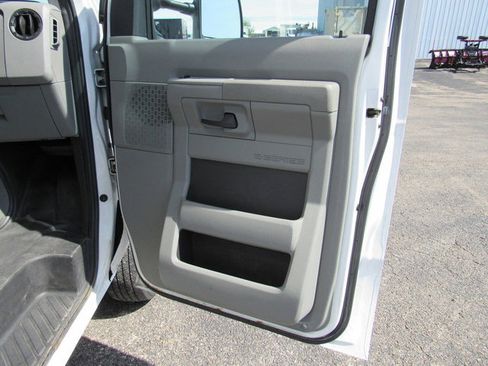 Used 2022 Ford E-350 and Econoline 350 Super Duty RWD image 12