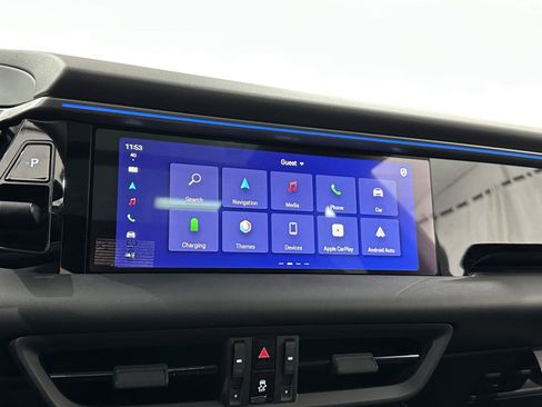 Certified 2025 Porsche Macan Electric image 37