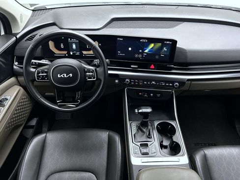 Used 2025 Kia Carnival FWD image 14