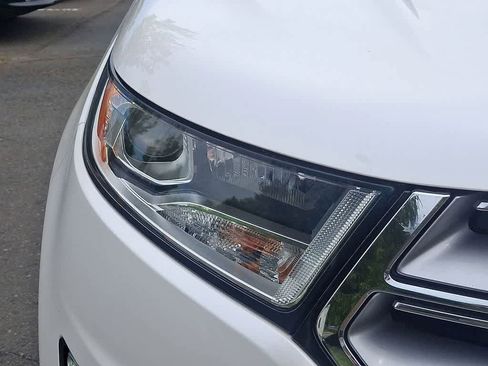 Used 2018 Ford Edge Titanium w/ Equipment Group 301A AWD/4WD image 27